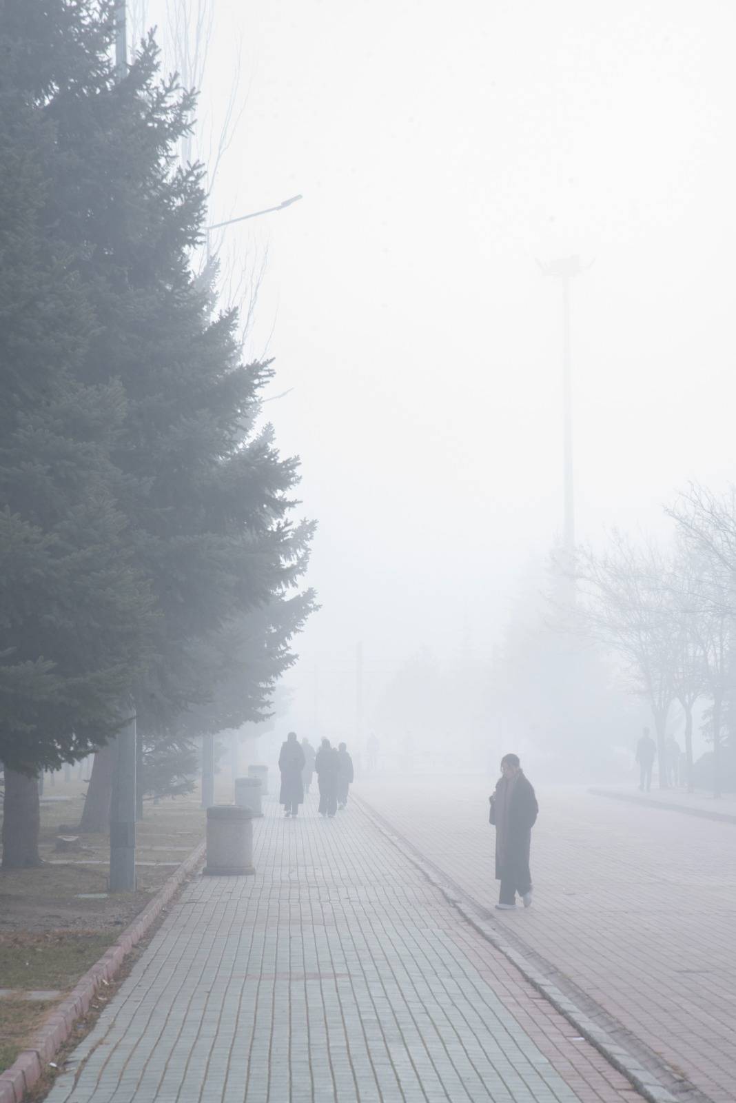 Konya'yı sis kapladı! Görüş mesafesi düştü, uçak seferleri iptal edildi 1